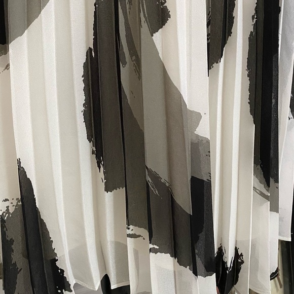 Banana Republic Skirt - Picture 3 of 5